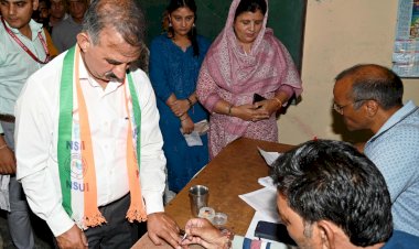 मुख्यमंत्री ने पहना एनएसयूआई का पटका, कर्ण नंदा ने की शिकायत