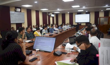 उपायुक्त तोरुल एस रवीश ने आगामी मानसून मौसम की तैयारियों को लेकर की बैठक की अध्यक्षता