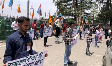 एसएफआई  विश्वविद्यालय इकाई  ने  छात्र मांगो को लेकर  धरना प्रदर्शन  किया