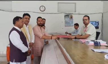 हमीरपुर विधानसभा उपचुनाव के लिए आशीष शर्मा ने भरा पर्चा