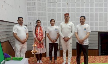 भाग-दौड़ भरी जिंदगी में स्वस्थ रहने के लिए योग को अपनाएं : पवन शर्मा