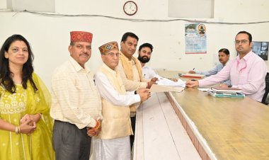 हमीरपुर में कुल 4 नामांकन, अंतिम दिन 3 प्रत्याशियों ने भरे पर्चे