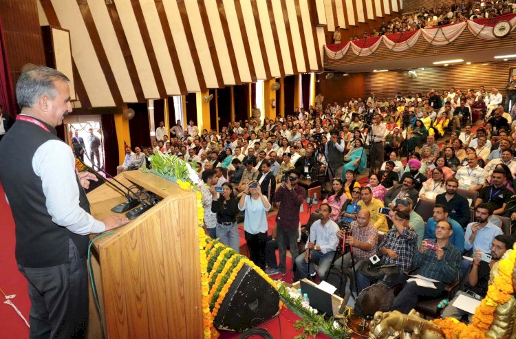 मुख्यमंत्री ने ‘इंदिराज हिमाचल-टूवर्ड्ज़ न्यू फ्रंटियर्ज’ प्रदर्शनी का शुभारम्भ किया