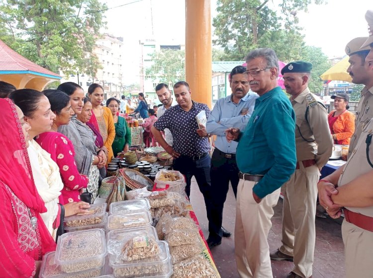 सेरी मंच पर सजी सेपु-बड़ी व पाइन नीडल प्रोडक्ट्स की मंडी -मुख्य परियोजना निदेशक समीर रस्तोगी ने स्व्यं सहायता समूहों की सराहना