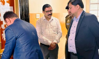 जिला निर्वाचन अधिकारी ने किया ईवीएम वेयरहाउस का निरीक्षण