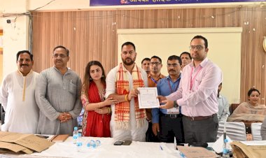 हमीरपुर विधानसभा क्षेत्र में हुआ कड़ा मुकाबला, मतगणना के पहले चार राउंडों में आगे रहे डॉ. पुष्पेंद्र वर्मा, लेकिन उसके बाद पिछडे़