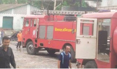 बिरोजा फैक्ट्री में अचानक लगी आग, टला बड़ा हादसा