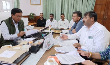 राजस्व मंत्री की संयुक्त ग्रामीण राजस्व अधिकारी महासंघ के साथ बैठक