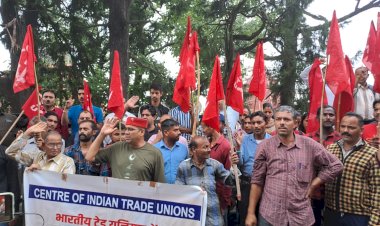 शिमला शहर की यूनियनों ने डीसी ऑफिस शिमला के बाहर किया जोरदार प्रदर्शन