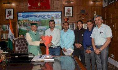 राजयपाल से मिला नई पेंशन स्कीम कर्मचारी महासंघ का प्रतिनिधि मंडल