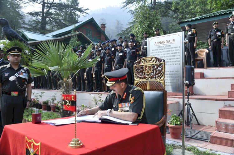 लेफ्टिनेंट जनरल देवेंद्र शर्मा, अतिविशिष्ट सेवा मेडल, सेना मेडल ने  जीओसी-इन-सीआर ट्रैक का पदभार संभाला