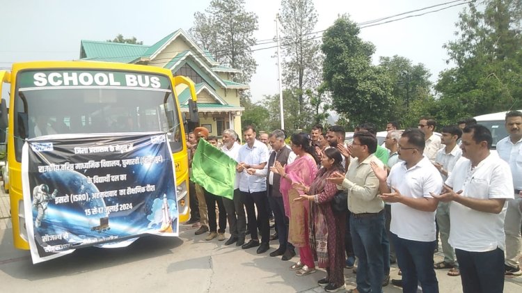 बिलासपुर के 10 छात्रों का समूह  इसरो के अंतरिक्ष अनुप्रयोग केंद्र के शैक्षणिक भ्रमण के लिए रवाना, मंत्री राजेश धर्मानी ने दिखाई हरी झंडी