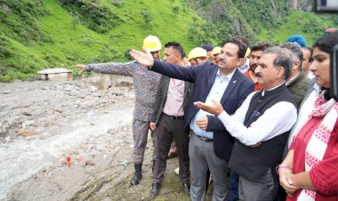 मुख्यमंत्री ने किया समेज घटनास्थल का दौरा,  दूसरे दिन भी लापता लोगों का नहीं मिला कोई सुराग