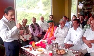 भाट ब्राह्मण कल्याण समिति की संगड़ाह इकाई की बैठक केंद्रीय हाटी समिति के अध्यक्ष डॉ अमिचंद कमल की अध्यक्षता में संपन्न