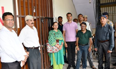 ई.वी.एम. की गई स्थानांतरित