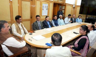 मुख्यमंत्री से 18 परिवीक्षाधीन अधिकारियों ने की भेंट