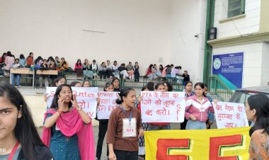 एसएफआई ने विभिन्न छात्र मांगो को लेकर किया धरना प्रदर्शन