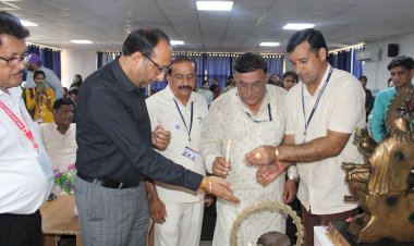 सावन का मौसम नीरसता को तोड़ता है