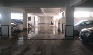 करोड़ों की लागत से बनी बहुमंजिला पार्किंग में घुसा बारिश का पानी, इमारत को लेकर नप प्रशासन मूकदर्शक बना