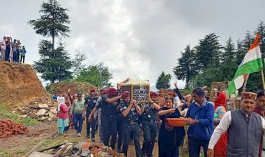 शहीद प्रवीण शर्मा को दी सैन्य सम्मान अश्रुपूर्ण विदाई..    शहीद प्रवीण शर्मा अमर रहे के नारों से गूंज उठा पाहलु गांव