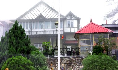 78वें स्वतंत्रता दिवस पर राज्यपाल ने फहराया राष्ट्रीय ध्वज प्रदेशवासियों के सुख और समृद्धि की कामना की