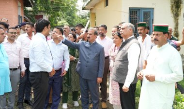 मुख्यमंत्री ने देहरा में नए कार्यालय खोलने के लिए भूमि का किया निरीक्षण