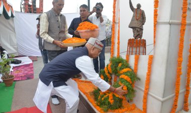 राज्यपाल ने अटल बिहारी वाजपेयी को श्रद्धांजलि अर्पित की