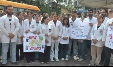 मेडिकल कॉलेज नाहन मे पेन डाउन स्ट्राइक पर चिकित्सक, महिला चिकित्सक रेप व हत्या मामले में कड़ी कार्रवाई की मांग,