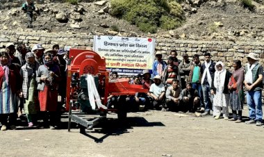 जाइका वानिकी परियोजना ने देमुल गांव को दी थ्रेशिंग मशीनों की सौगात