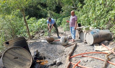 खारा के जंगल से पुलिस ने 3000 हजार लीटर लाहन की नष्ट