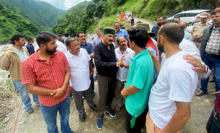 राज्य वित्त आयोग के अध्यक्ष ने समेज में राहत कार्यों का लिया जायजा