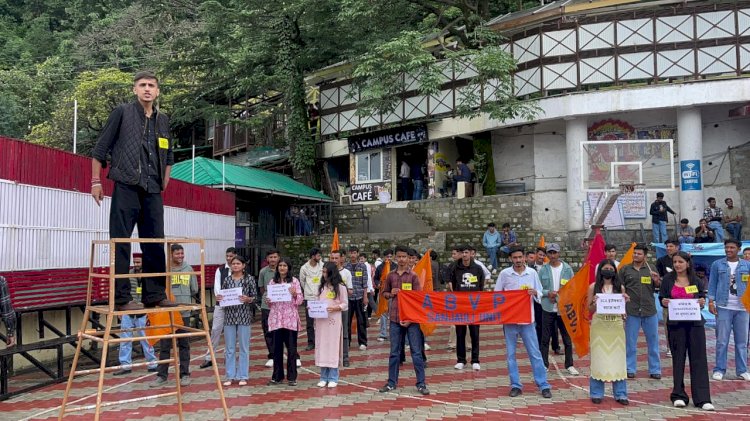 एबीवीपी संजौली इकाई ने महाविद्यालय की मांगो को लेकर किया धरना प्रदर्शन