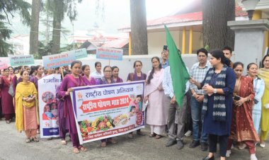 उपायुक्त कुल्लू ने हरी झंडी देकर किया पोषण रैली को रवाना