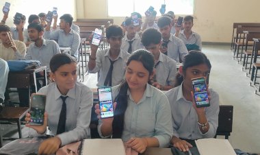 कॅरियर प्वाइंट विश्वविद्यालय के विद्यार्थियों ने डाउनलोड किया हिम समाचार ऐप