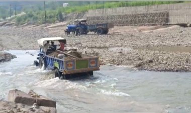 खनन माफिया के हौसले बुलंद अवैध खनन से करोडों की लागत से बने मोगीनन्द -सुकेती पुल खतरे में