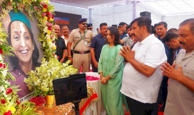 रूहानी गायकी से महका स्मृतियों का ‘एहसास’ प्रख्यात शिक्षाविद स्वर्गीय प्रो. सिम्मी अग्निहोत्री के जन्मदिन पर मशहूर सूफी गायक लखविंदर वडाली ने हरोली में सजाई सुरों की महफिल