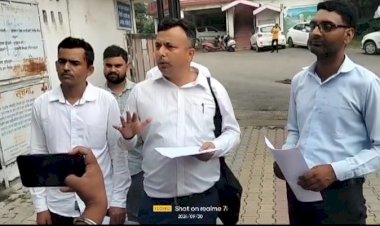 आउटसोर्स कर्मचारियों का स्थाई नीति की मांग को लेकर.जिला मुख्यालयों पर प्रदर्शन