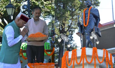 राज्यपाल ने महात्मा गांधी और लाल बहादुर शास्त्री को श्रद्धांजलि अर्पित की