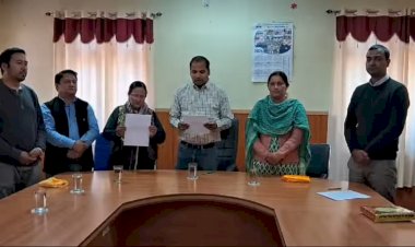 उपायुक्त राहुल कुमार ने सिस्सू वार्ड की जिला परिषद सदस्य को पद व गोपनीयता की शपथ ग्रहण करवाई।