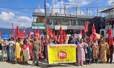 आंगनबाड़ी वर्करज़ एवम हैल्परज़ यूनियन सम्बन्धित सीटू की रैली