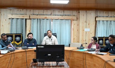 ग्रामीण विकास व पंचायती राज संस्था के अधिकारी विकास कार्यों को प्रदान करें तेज गति : उपायुक्त  राहुल कुमार