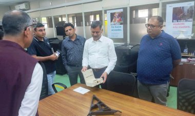 तकनीकी शिक्षा मंत्री ने धर्मगुरू श्रीश्री रविशंकर से भेंट की