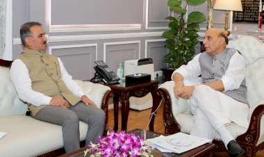 मुख्यमंत्री ने केन्द्रीय रक्षा मंत्री से भेंट की