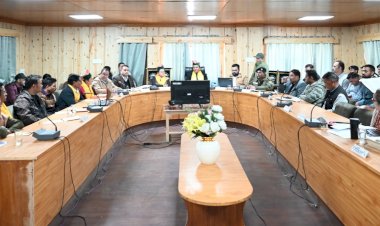 केलांग में परियोजना सलाहकार समिति की द्वितीय  तिमाही की  बैठक आयोजित,  जनजातीय विकास मंत्री जगत सिंह नेगी ने की अध्यक्षता