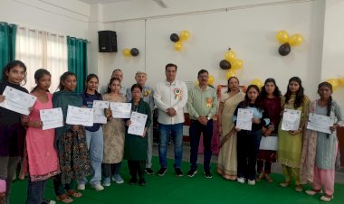 आईटीआई के वार्षिक उत्सव में डॉ. पुष्पेंद्र वर्मा ने बांटे पुरस्कार