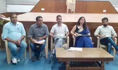 डीसी अमरजीत सिंह ने दशकों पुराना कबाड़ हटवाया