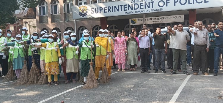 स्वच्छता को आदत के रूप में अपनाएं, हर सप्ताह दो घंटे अवश्य करें श्रमदानः अपूर्व देवगन