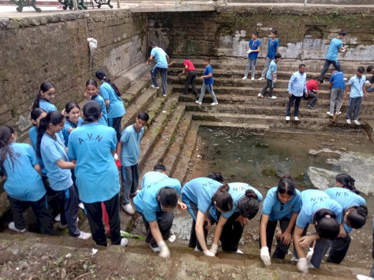 आदर्श मोनाल इको क्लब ने श्रमदान से संवारी बाउड़ी ....नौणी के बाग में लगाया एक दिवसीय कैम्प