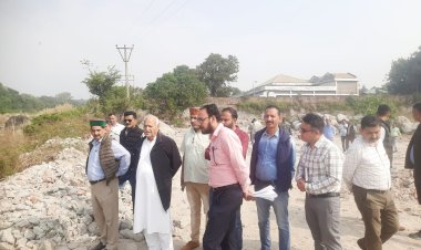 कृषि मंत्री ने मिल्क प्लांट के लिए चयनित भूमि का किया निरीक्षण