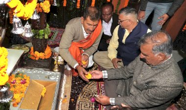 मुख्यमंत्री ने श्री रेणुका जी मंदिर में की पूजा-अर्चना